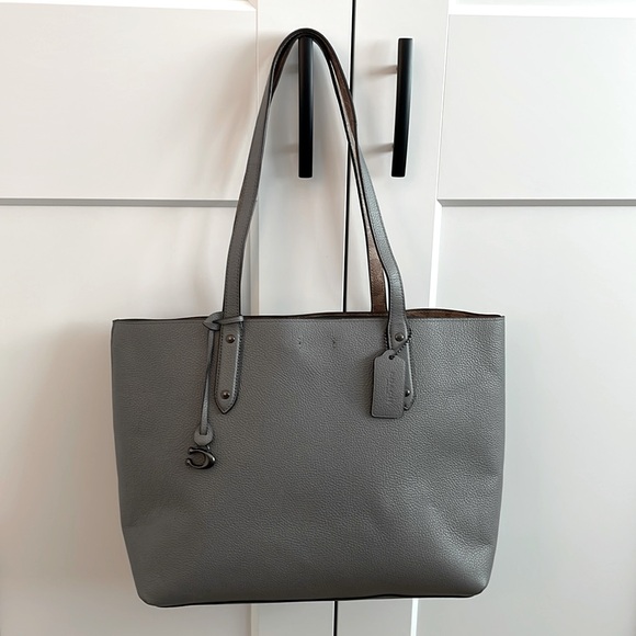 Coach tote handbag in grey color with signature coach interior - Picture 1 of 15
